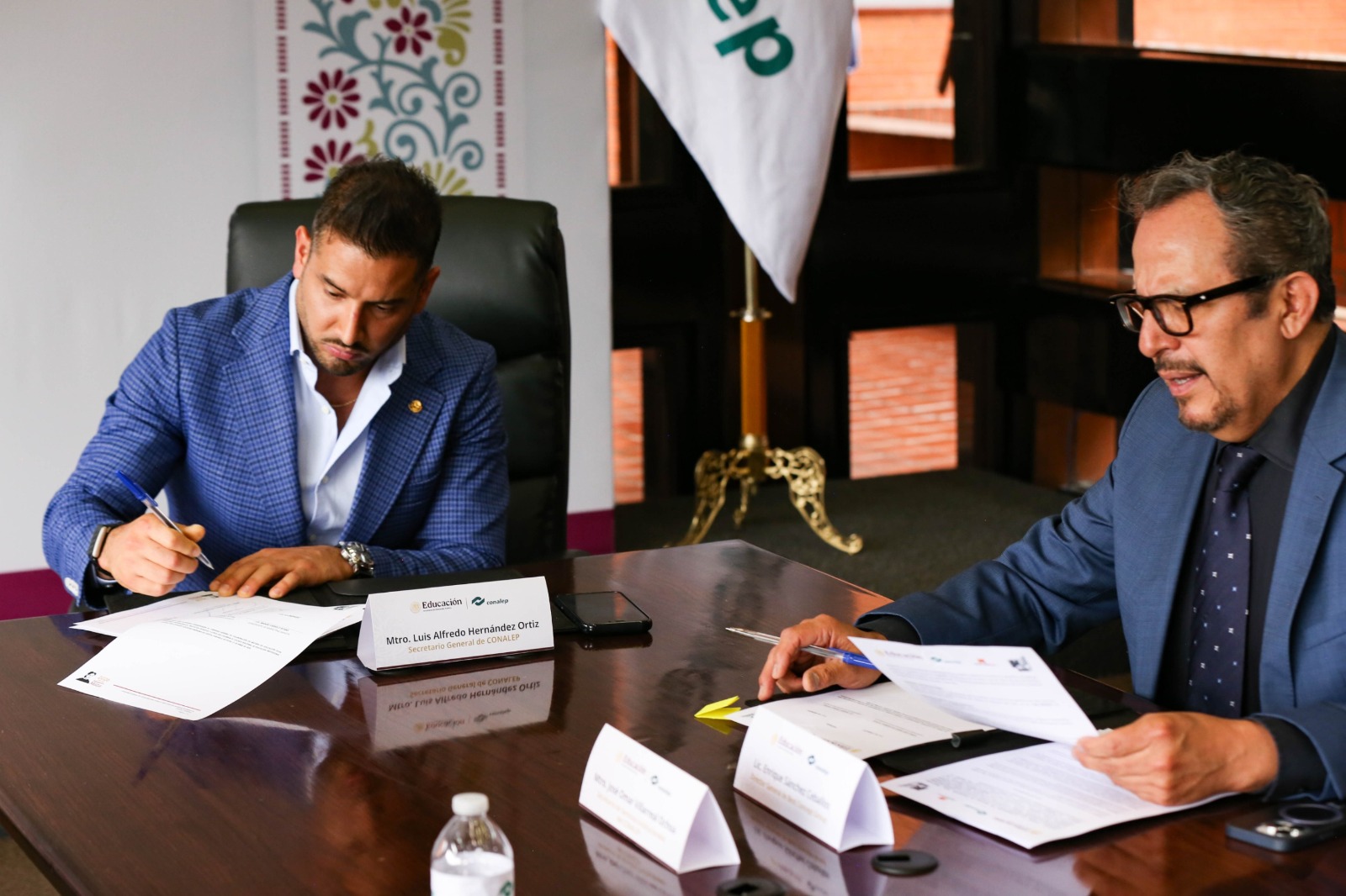 FOTO 2 FIRMA DE CONVENIO CONALEP BEST CONCEPT GROUP