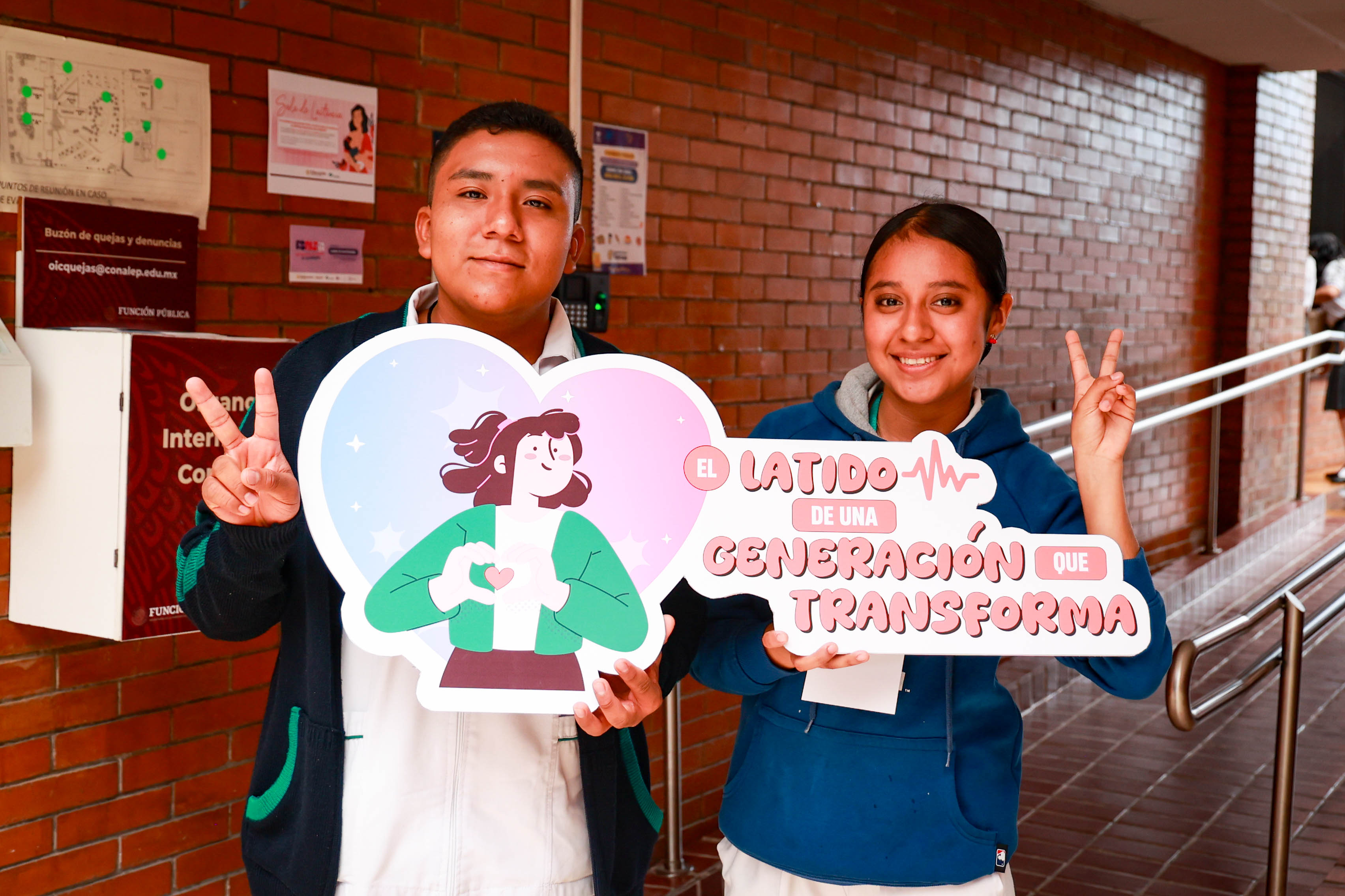FOTO 2 JOVENES 