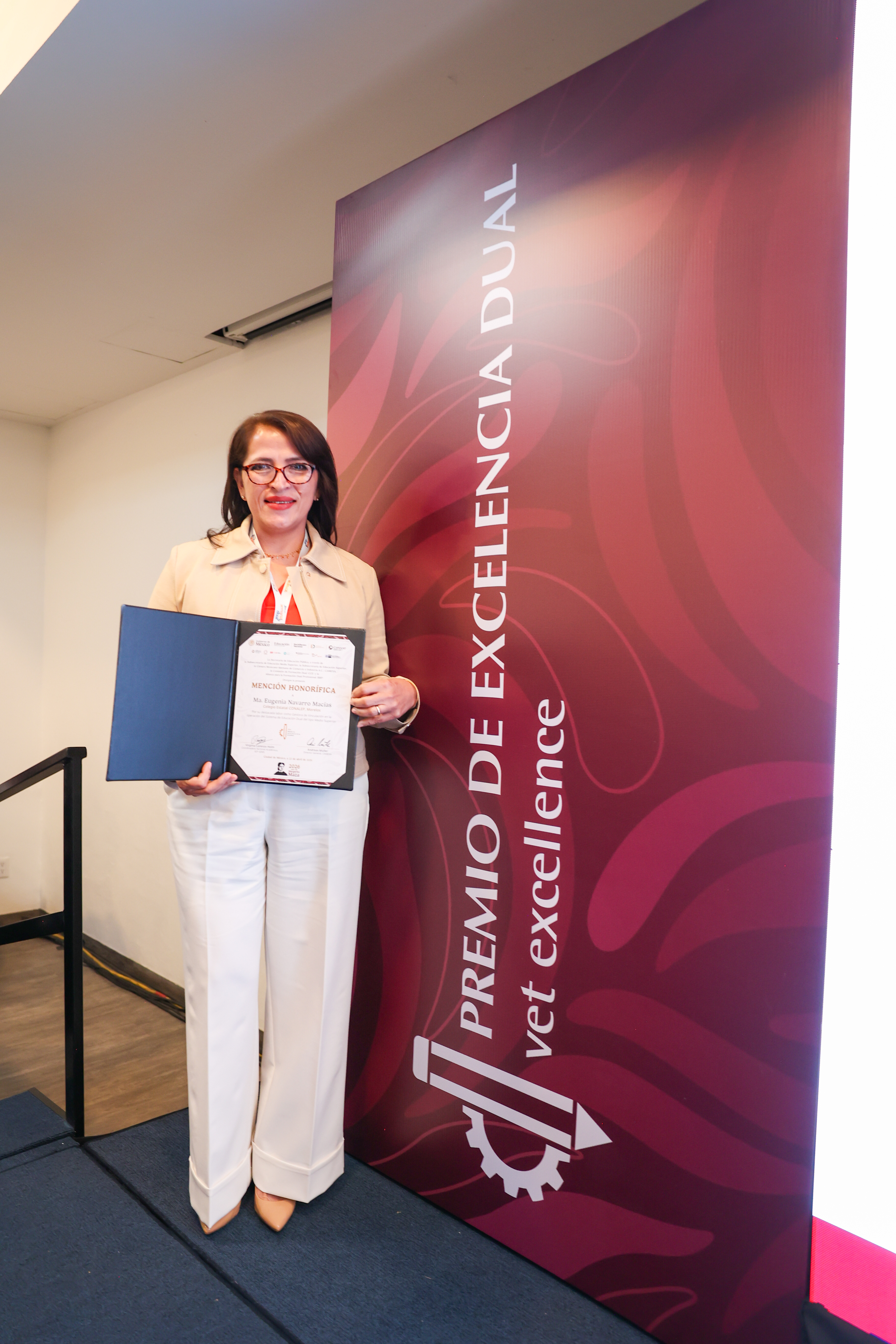 GANADORA PREMIOS DUAL EXCELENCIA 