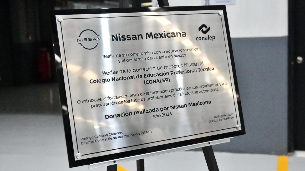 NISSAN FOTO PLACA
