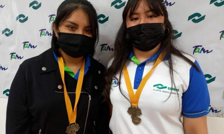 Natalie Edith Santes Cruz y Itzamara González Cruz