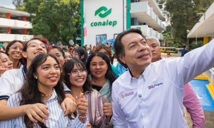 MUJERES EN AERONÁUTICA