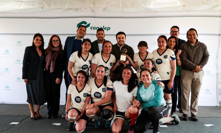 FOTO 1 FINAL DEL TORNEO INTERNO DE FUTBOL EN CONALEP 